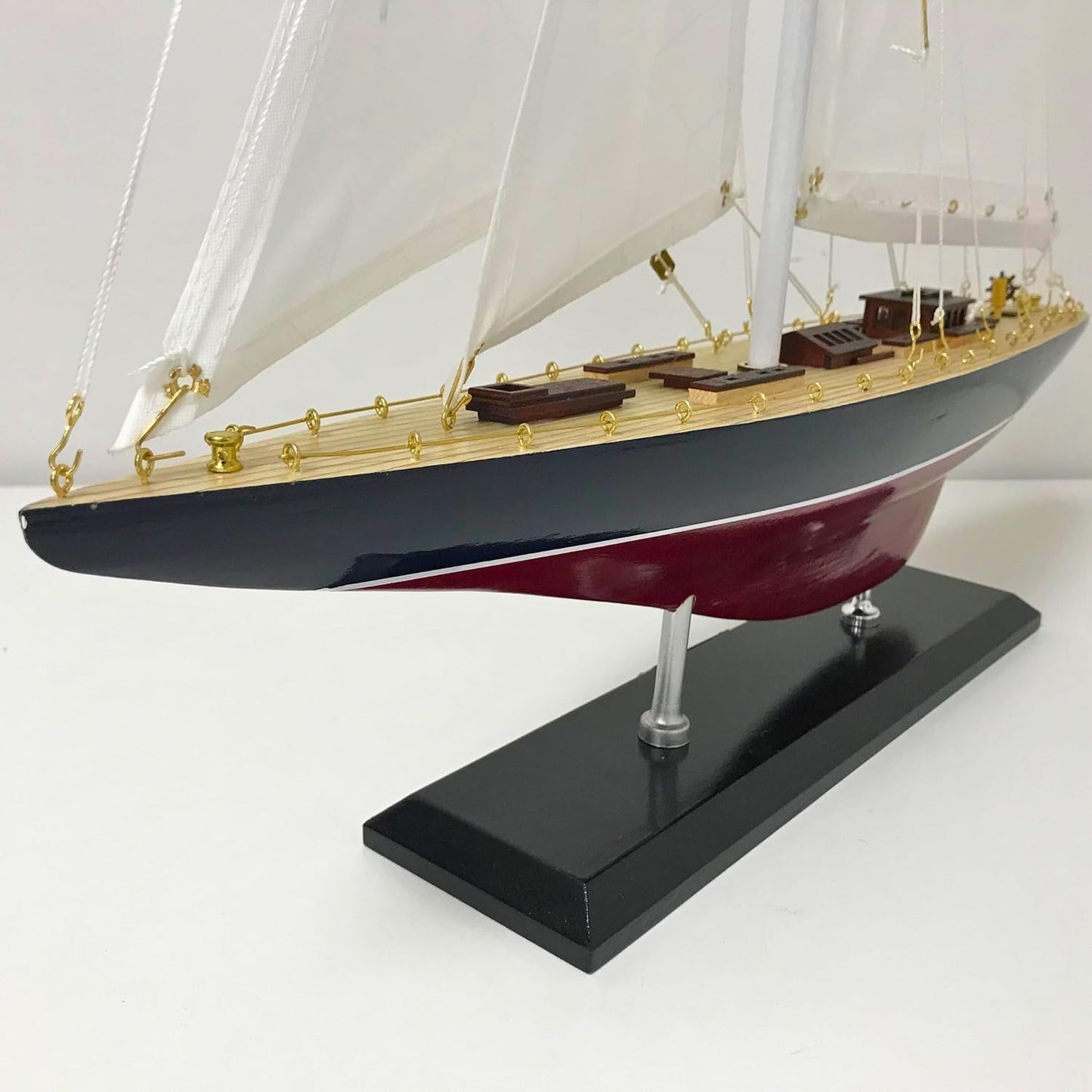 Wooden Sailboat Model – Handcrafted Nautical Yacht Replica (4 Sizes Available)
