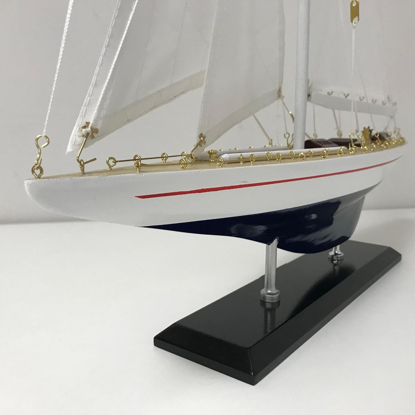 Wooden Sailboat Model – Handcrafted Nautical Yacht Replica (4 Sizes Available)