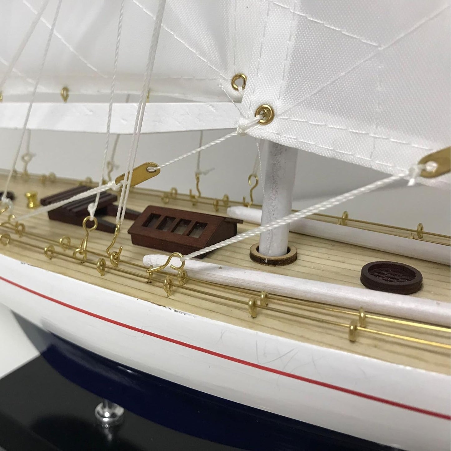 Wooden Sailboat Model – Handcrafted Nautical Yacht Replica (4 Sizes Available)