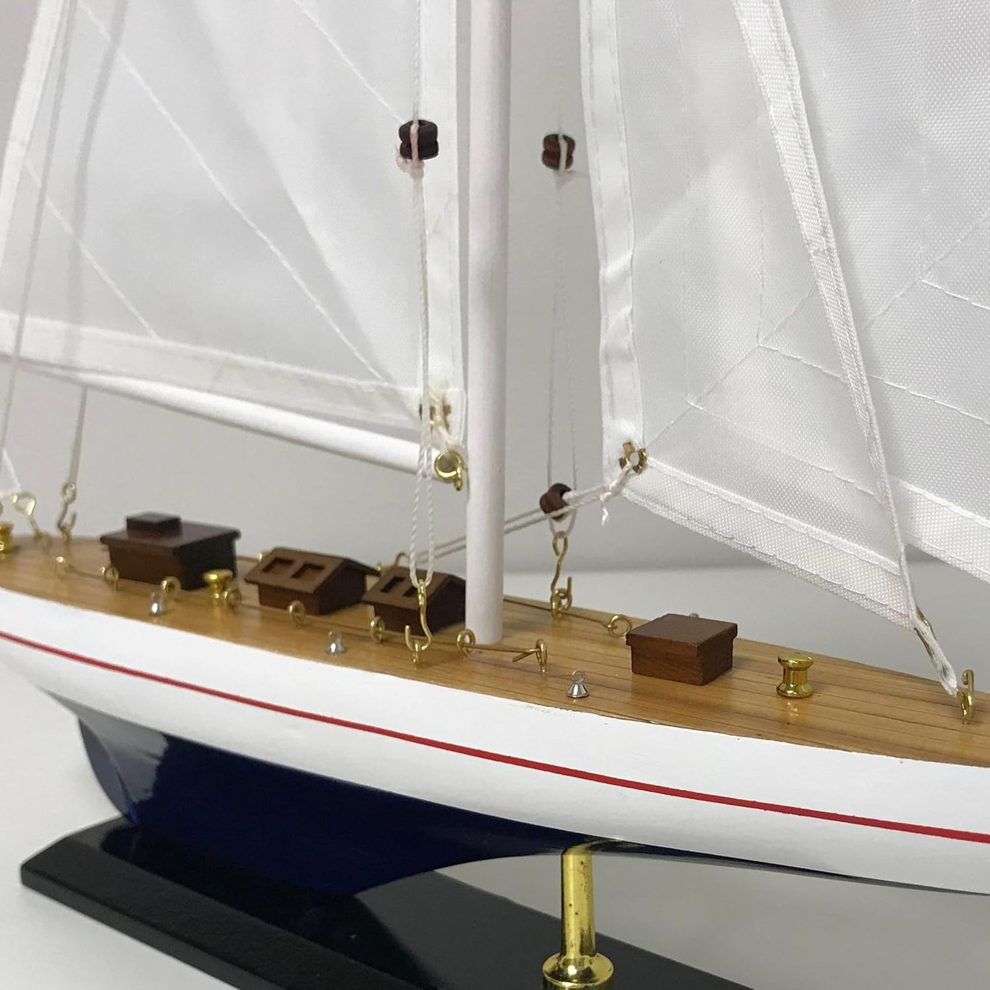 Wooden Sailboat Model – Handcrafted Nautical Yacht Replica (4 Sizes Available)