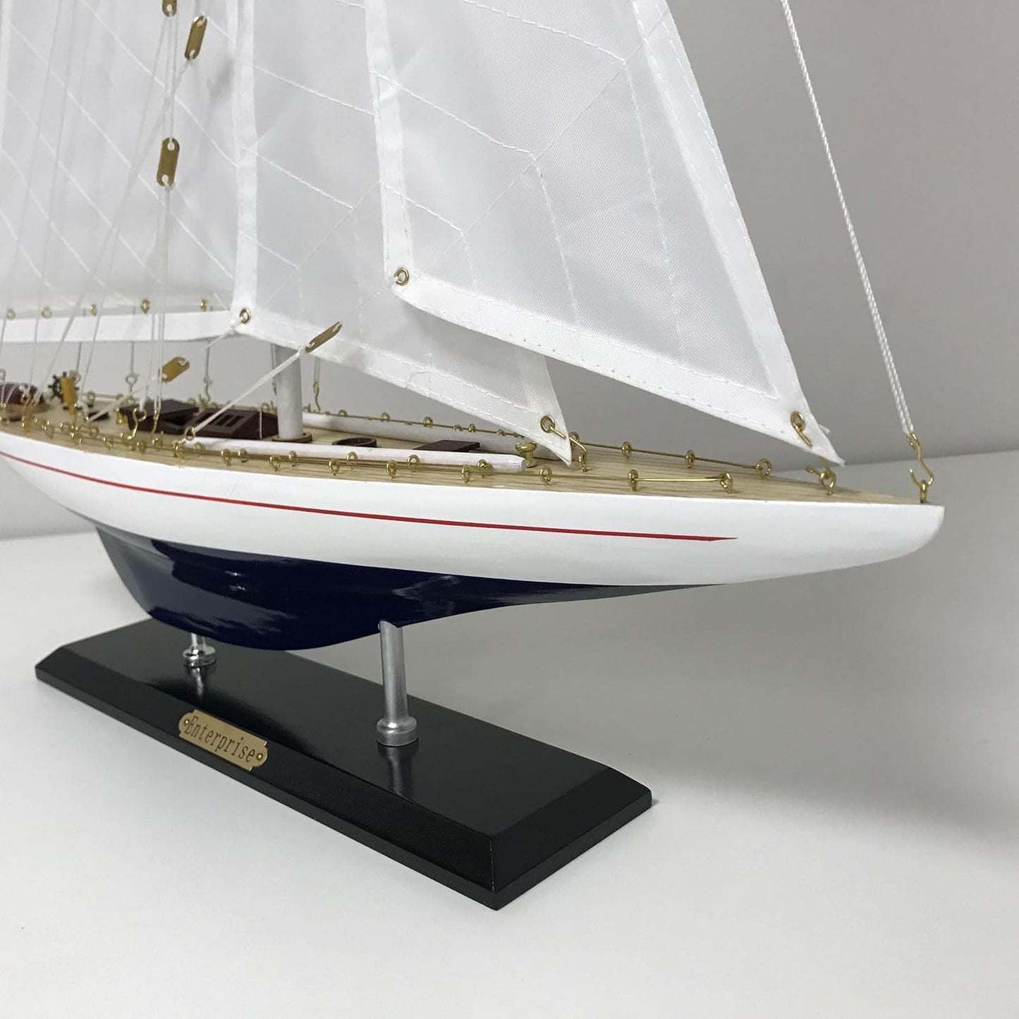 Wooden Sailboat Model – Handcrafted Nautical Yacht Replica (4 Sizes Available)