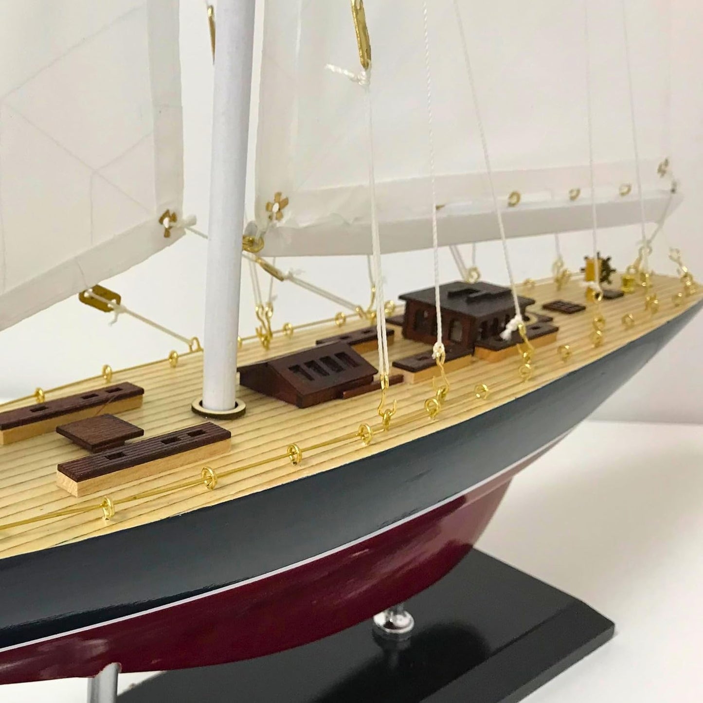 Wooden Sailboat Model – Handcrafted Nautical Yacht Replica (4 Sizes Available)