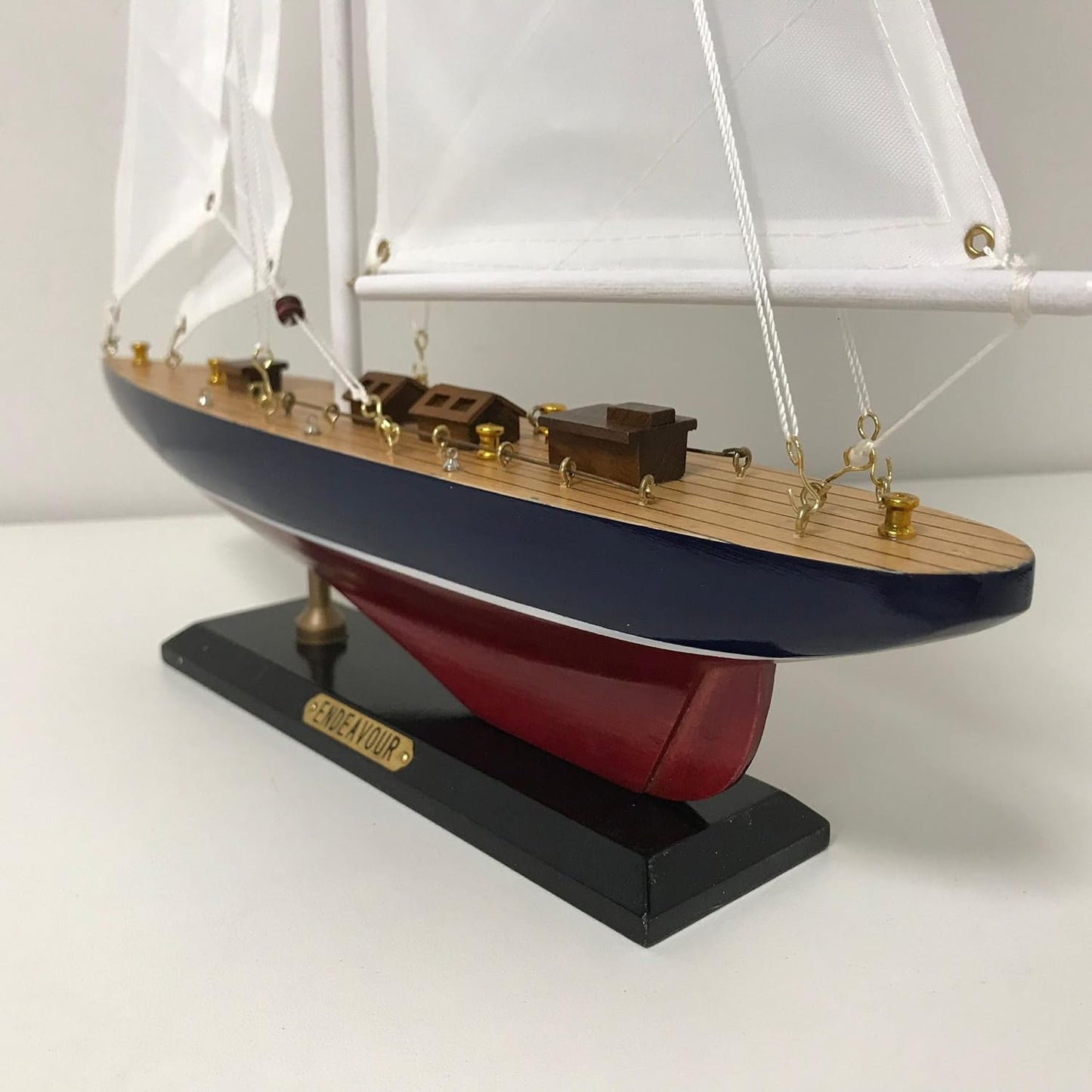 Wooden Sailboat Model – Handcrafted Nautical Yacht Replica (4 Sizes Available)