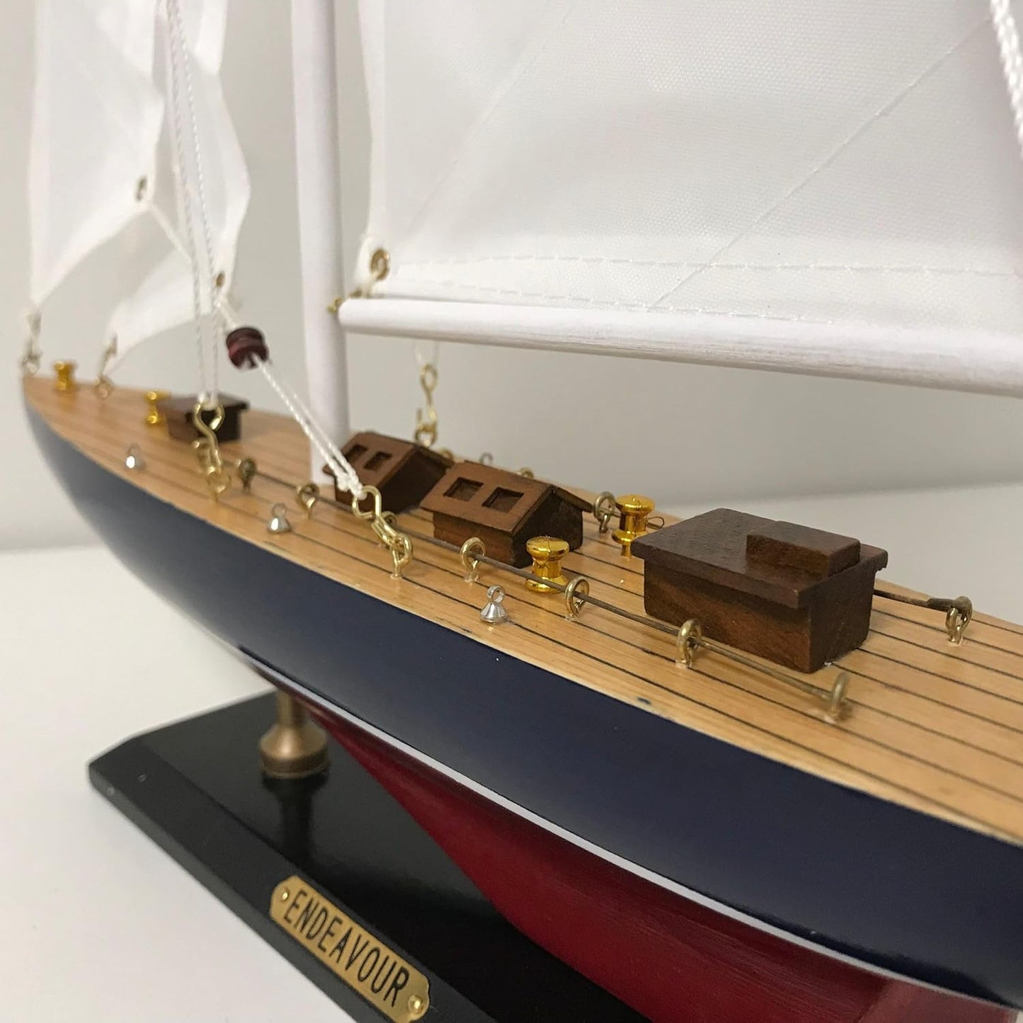 Wooden Sailboat Model – Handcrafted Nautical Yacht Display (4 Sizes Available)