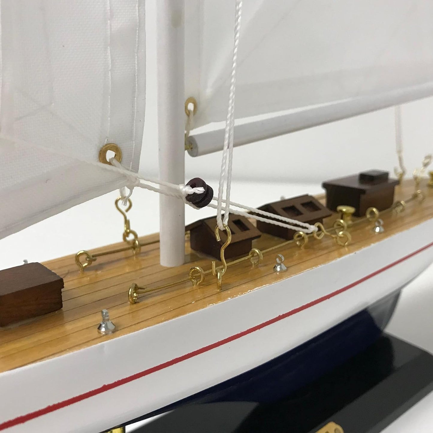 Wooden Sailboat Model – Handcrafted Nautical Yacht Replica (4 Sizes Available)