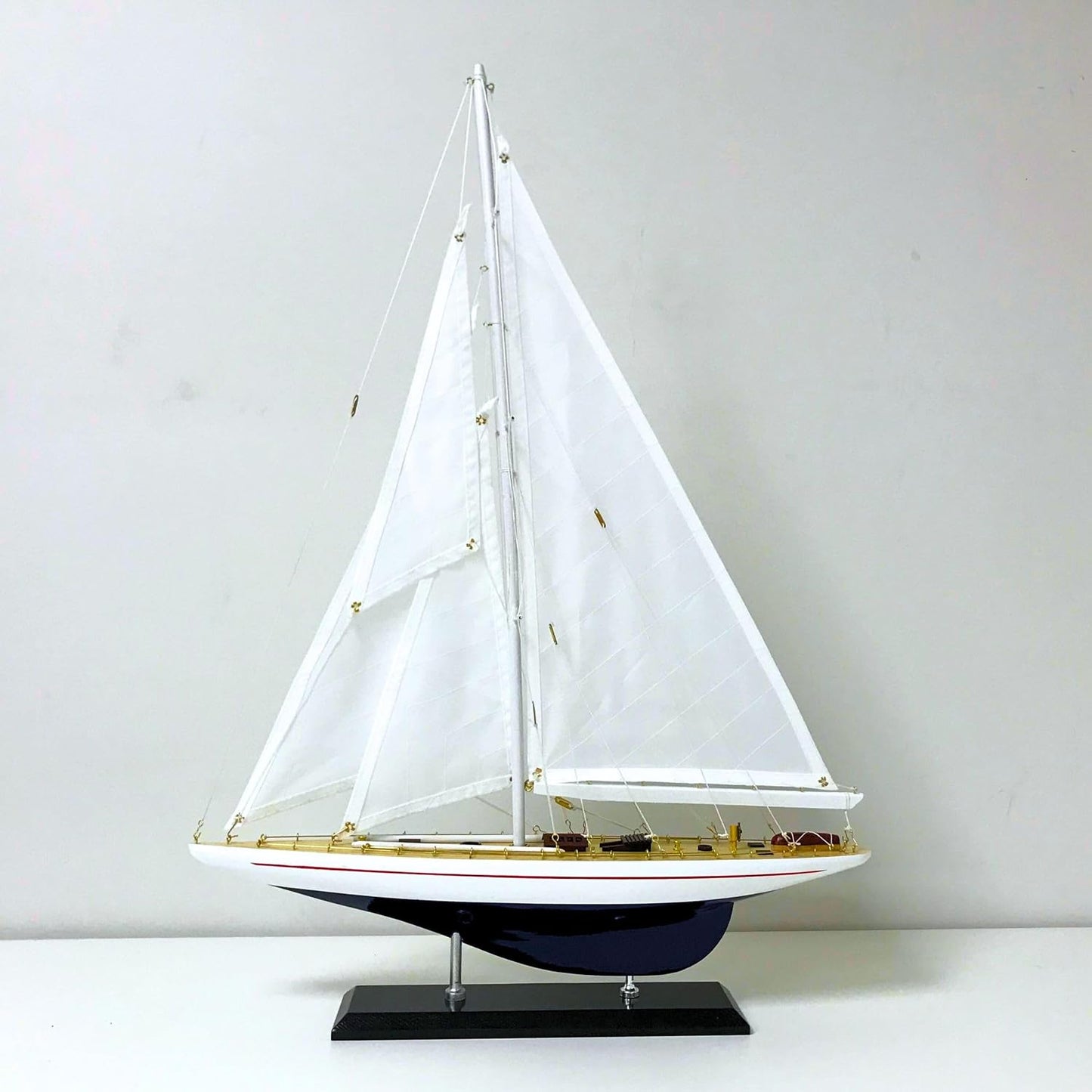 Wooden Sailboat Model – Handcrafted Nautical Yacht Replica (4 Sizes Available)