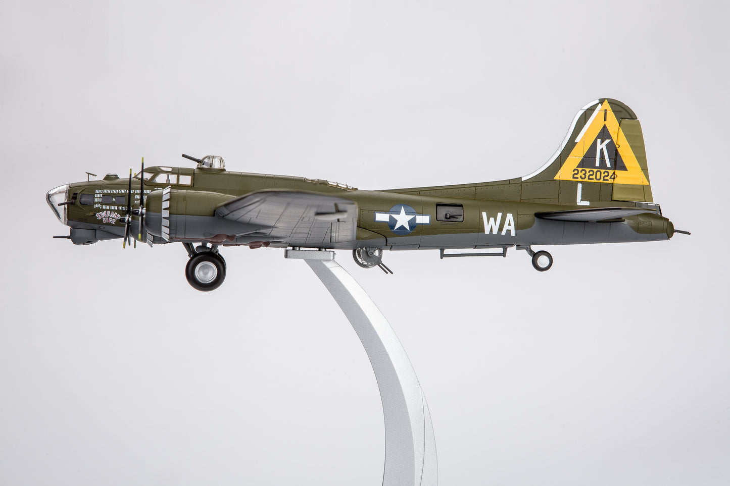 1:72 B-17 Flying Fortress Bomber Model
