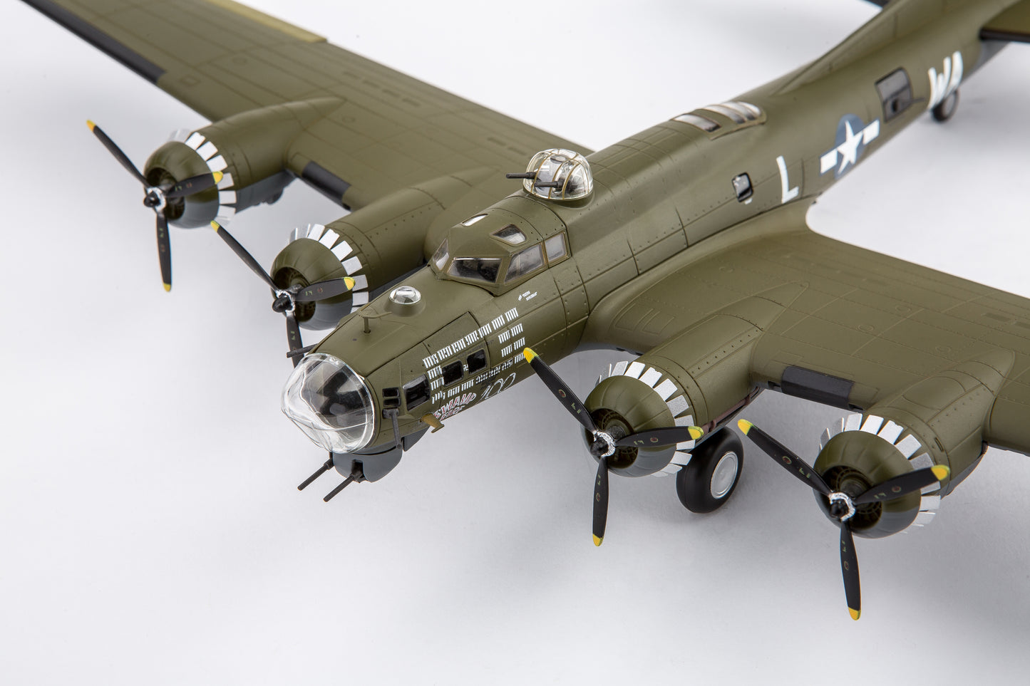 1:72 B-17 Flying Fortress Bomber Model