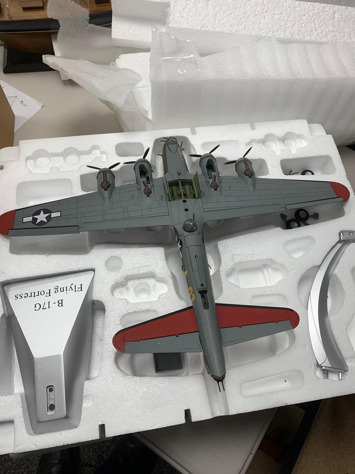 B-17G Flying Fortress – WWII Heavy Bomber Diecast Model 1:72