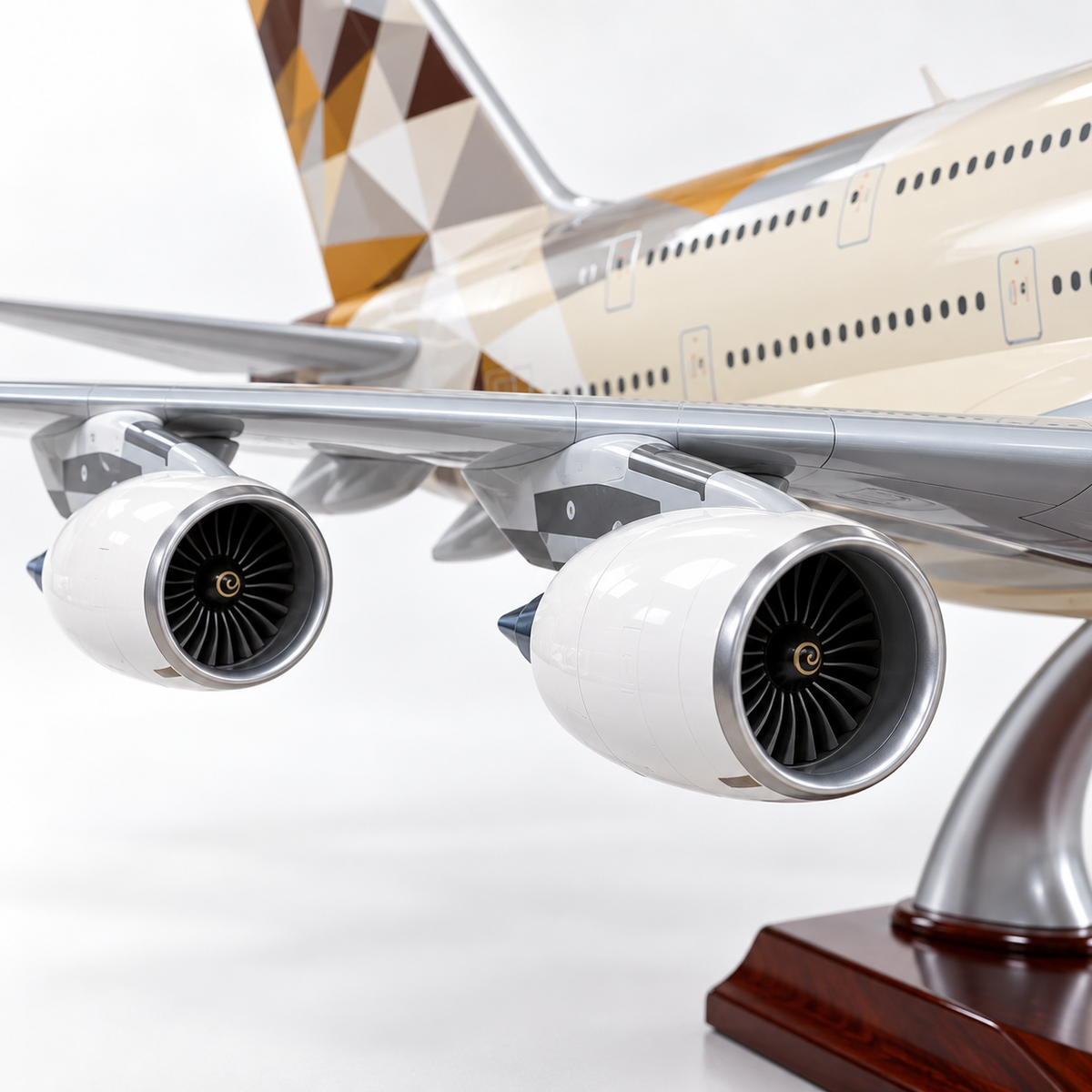 Etihad Airways A380 Model Aircraft – Stunning Display for Aviation Enthusiasts