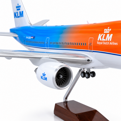 KLM Boeing 777 Model Plane 1:157 - Enhance Your Aviation Collection