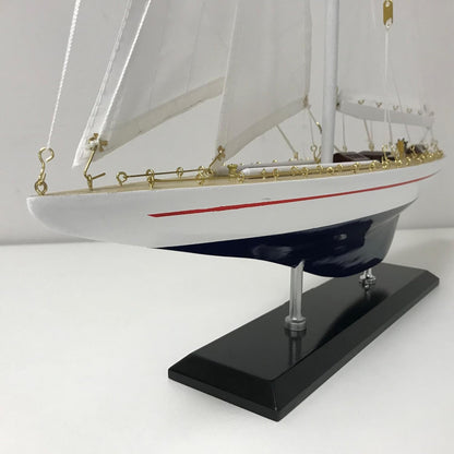 Wooden Sailboat Model – Handcrafted Nautical Yacht Replica (4 Sizes Available)