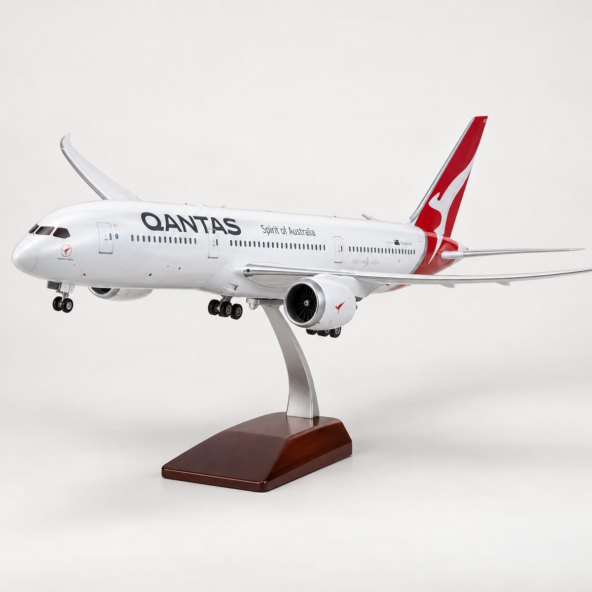 Qantas 787 Dreamliner Model: A Stunning 1:130 Scale Replica