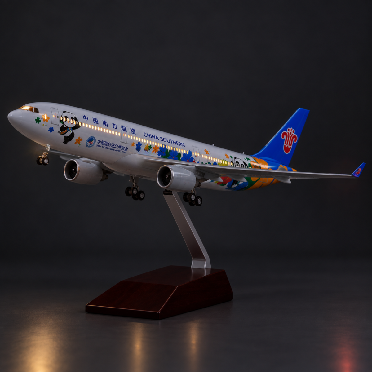 China Southern A330 Model Plane - 1:135 Scale Replica for Aviation Enthusiasts