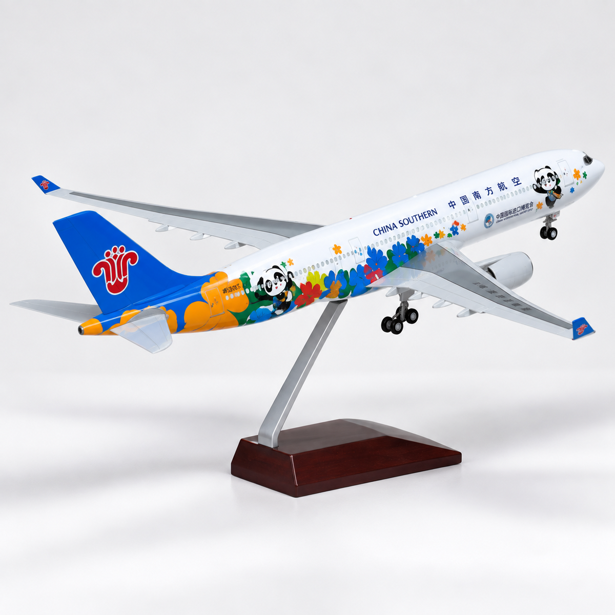 China Southern A330 Model Plane - 1:135 Scale Replica for Aviation Enthusiasts