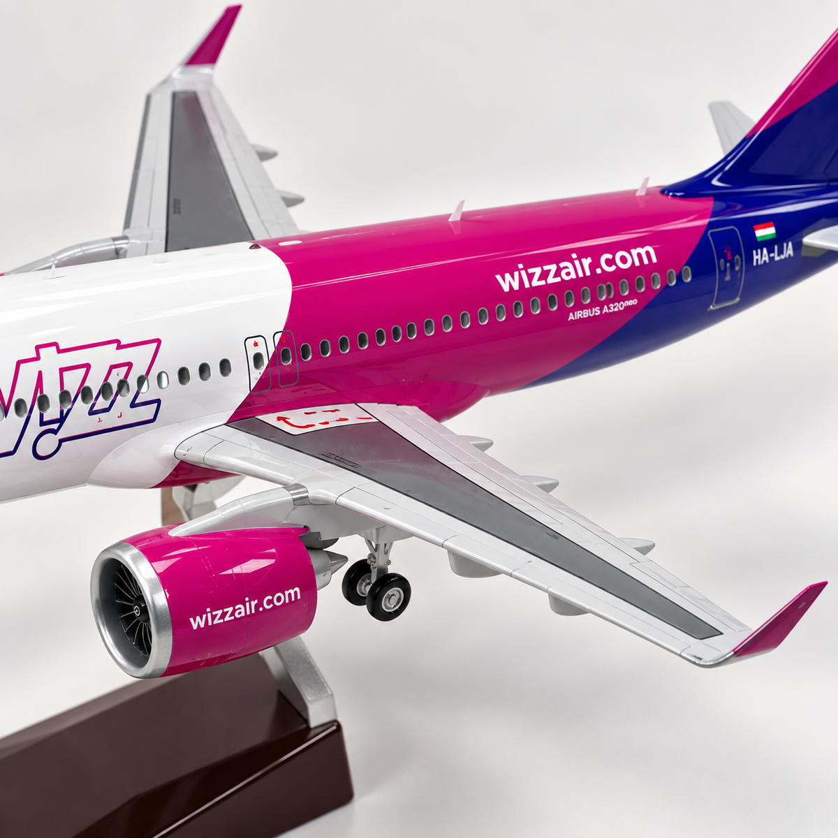 Wizz Air A320 Model Plane 1:80 Scale Replica for Collectors