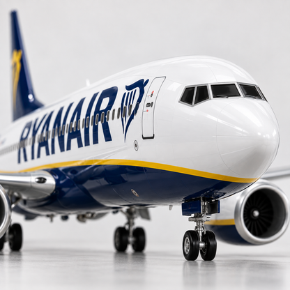 Ryanair Boeing 737 Model Aircraft Display – Perfect for Aviation Enthusiasts