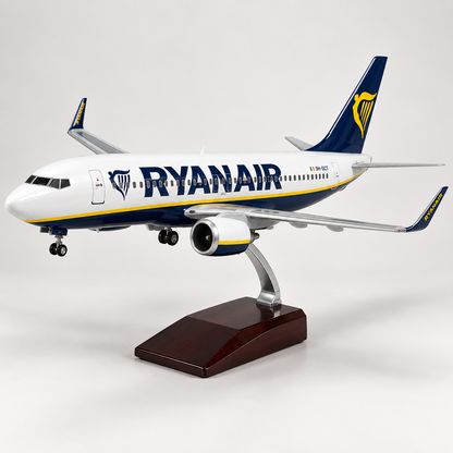 Ryanair Boeing 737 Model Aircraft Display – Perfect for Aviation Enthusiasts