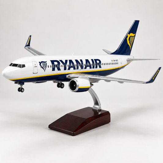 Ryanair Boeing 737 Model Aircraft Display – Perfect for Aviation Enthusiasts