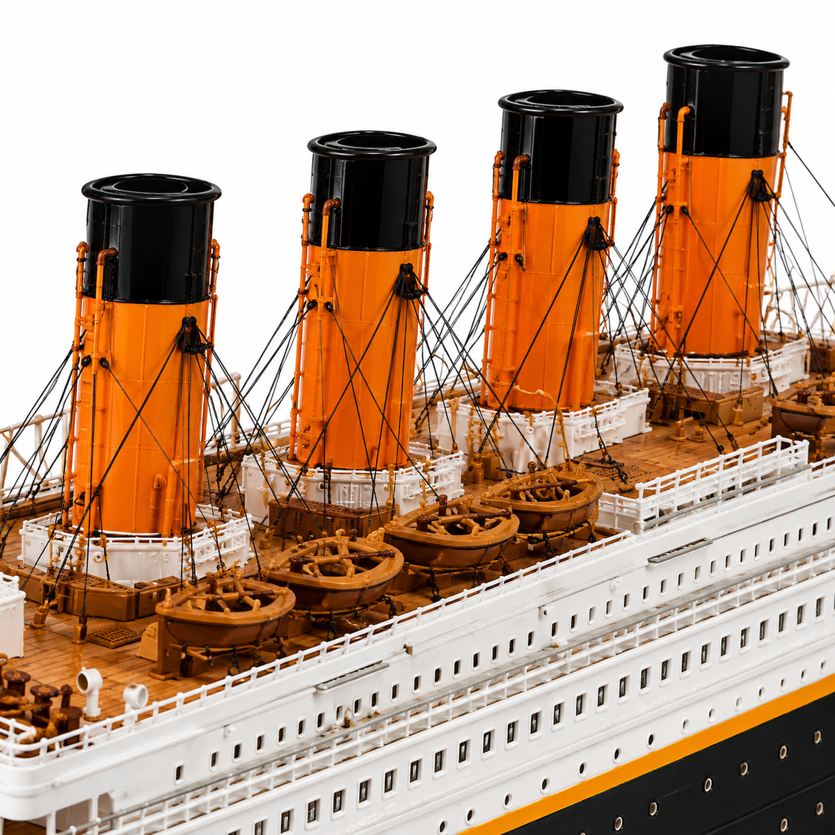 Large RMS Titanic Wooden Model Ship – 60cm