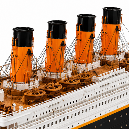 Large RMS Titanic Wooden Model Ship – 60cm