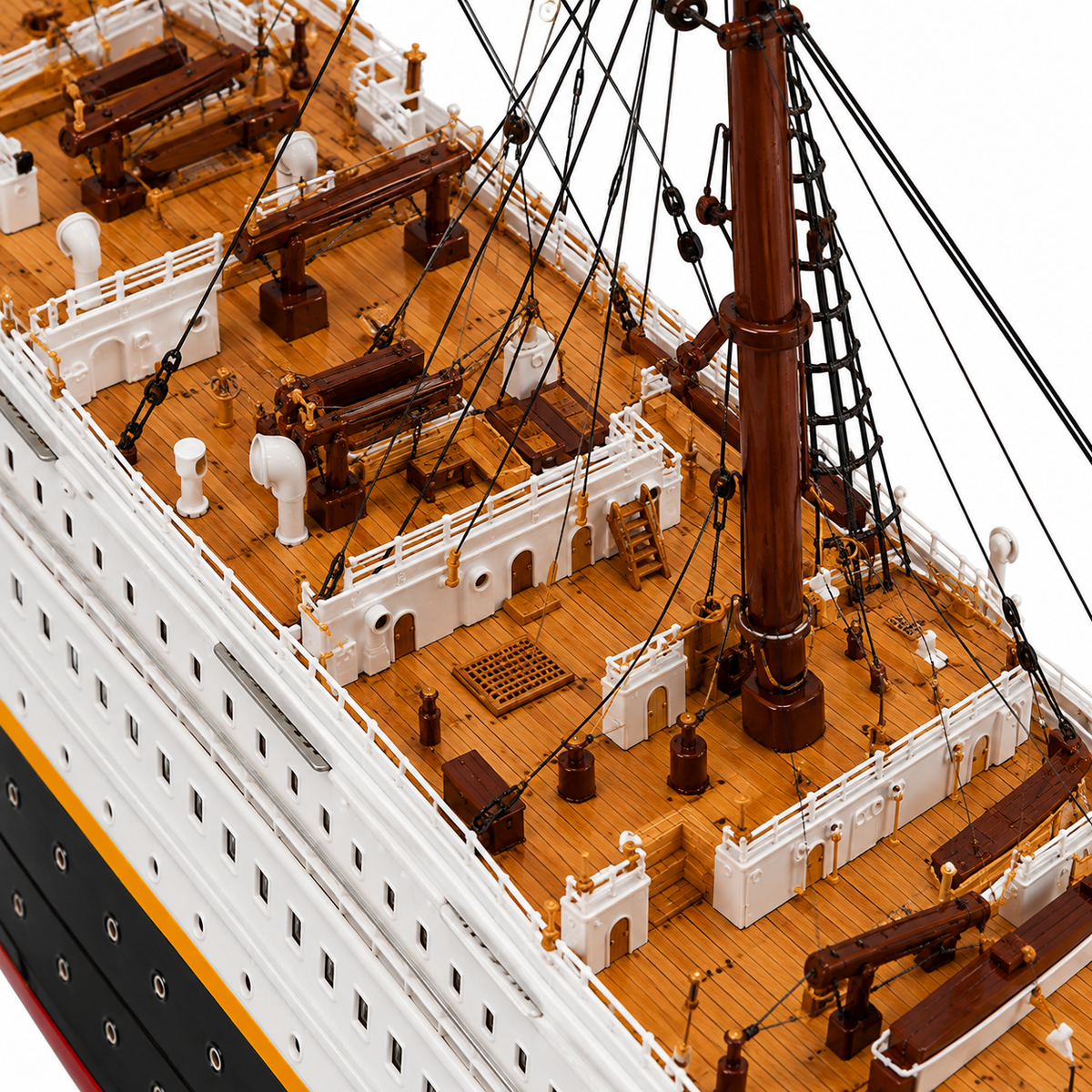 Large RMS Titanic Wooden Model Ship – 60cm