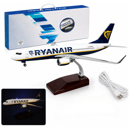 Model airplane with Ryanair branding on a white background, including packaging and USB cable.