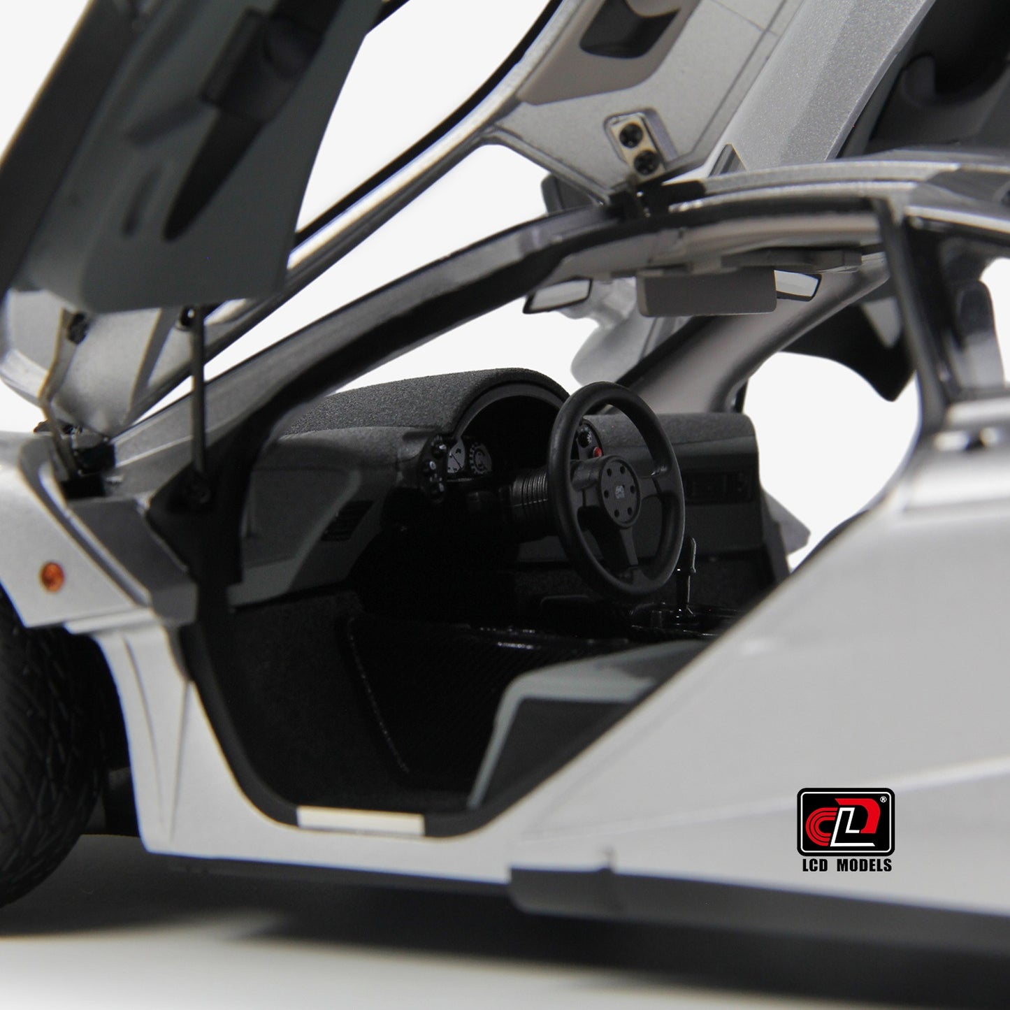 LCD Models McLaren F1 Die-Cast Model Car 1:18 Silver
